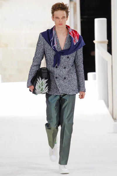 Look 1